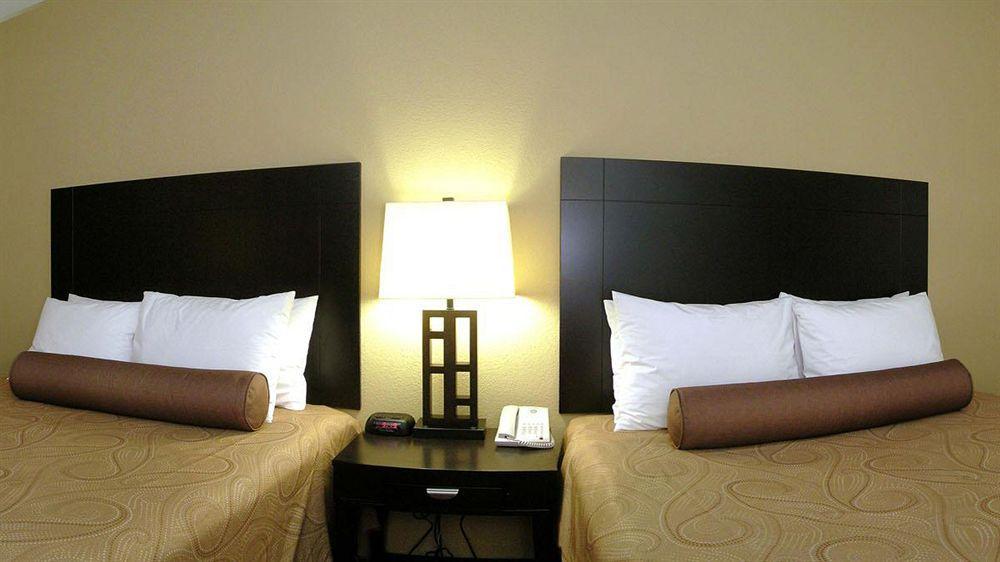 Best Western Bastrop Pines Inn Esterno foto